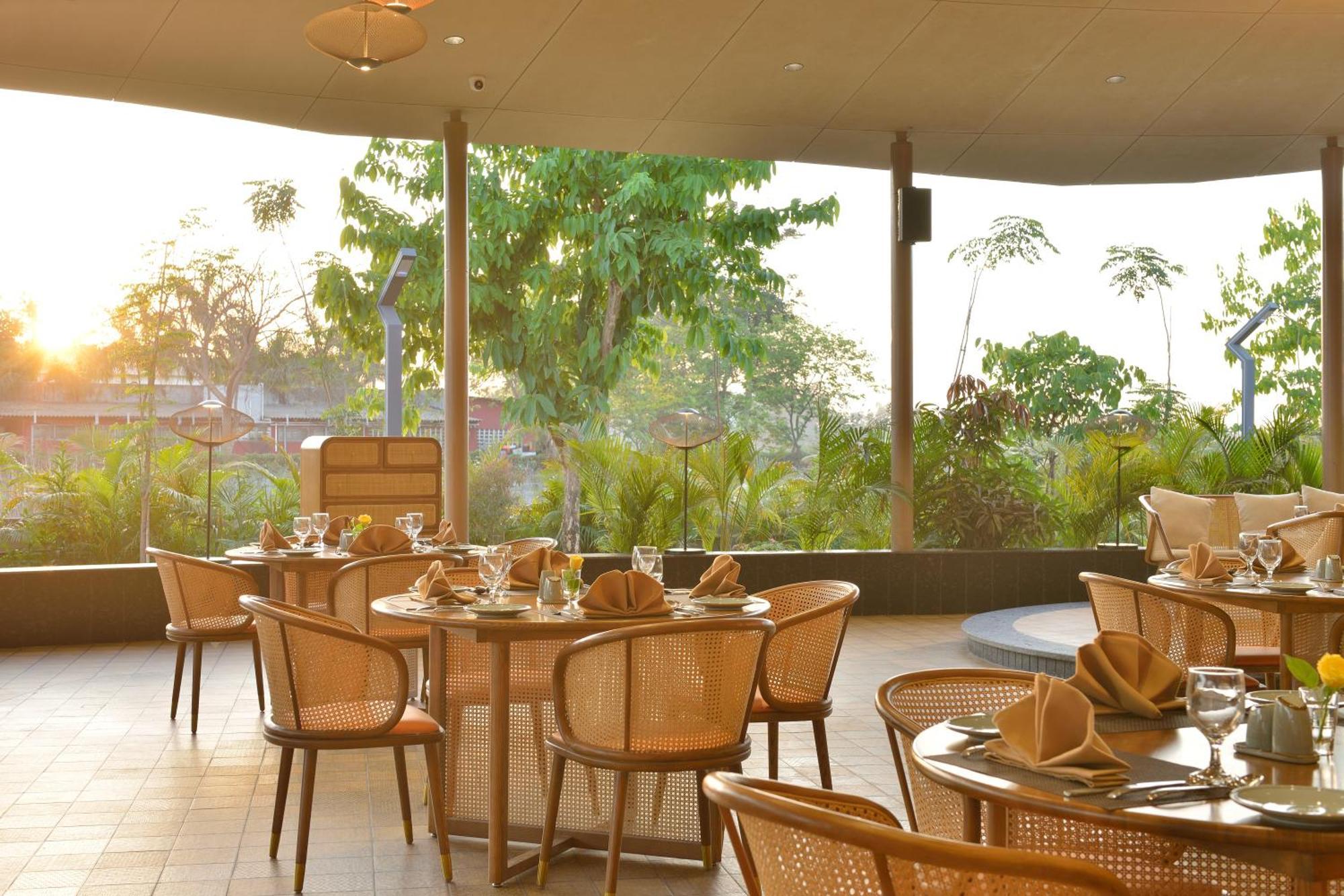 Urbane By Treat Daman Hotel Buitenkant foto