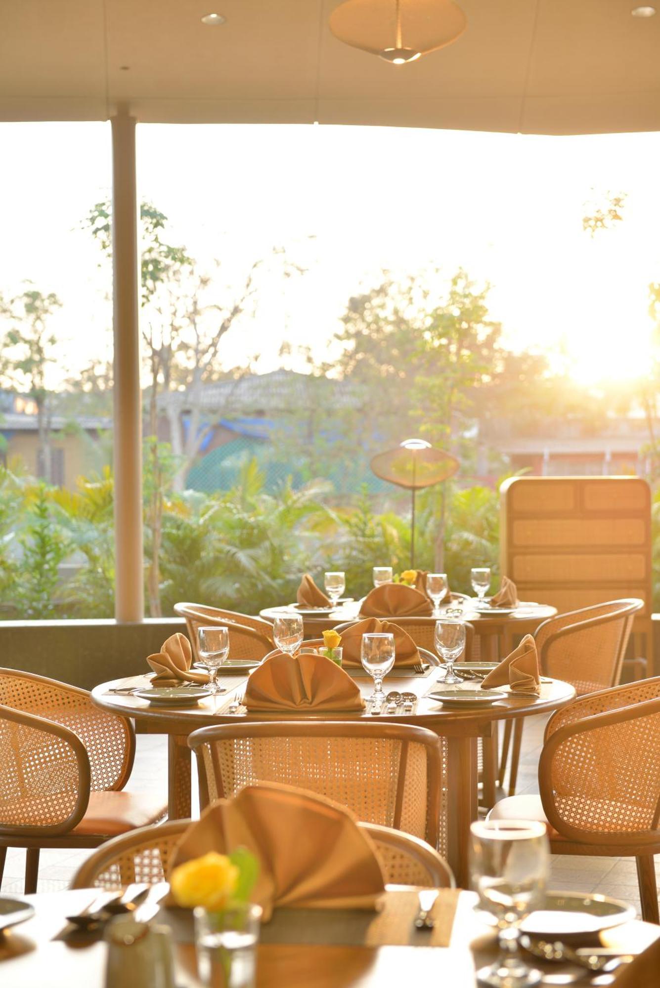 Urbane By Treat Daman Hotel Buitenkant foto