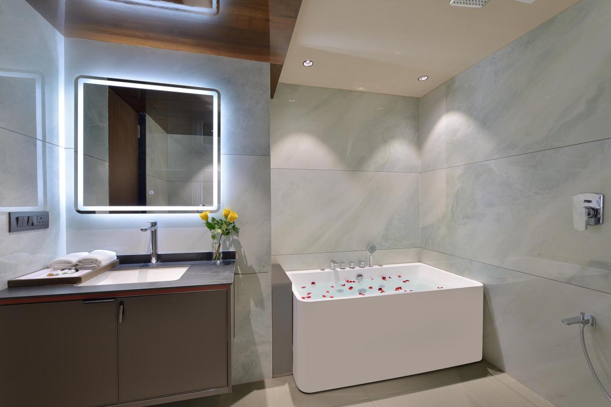 Urbane By Treat Daman Hotel Buitenkant foto