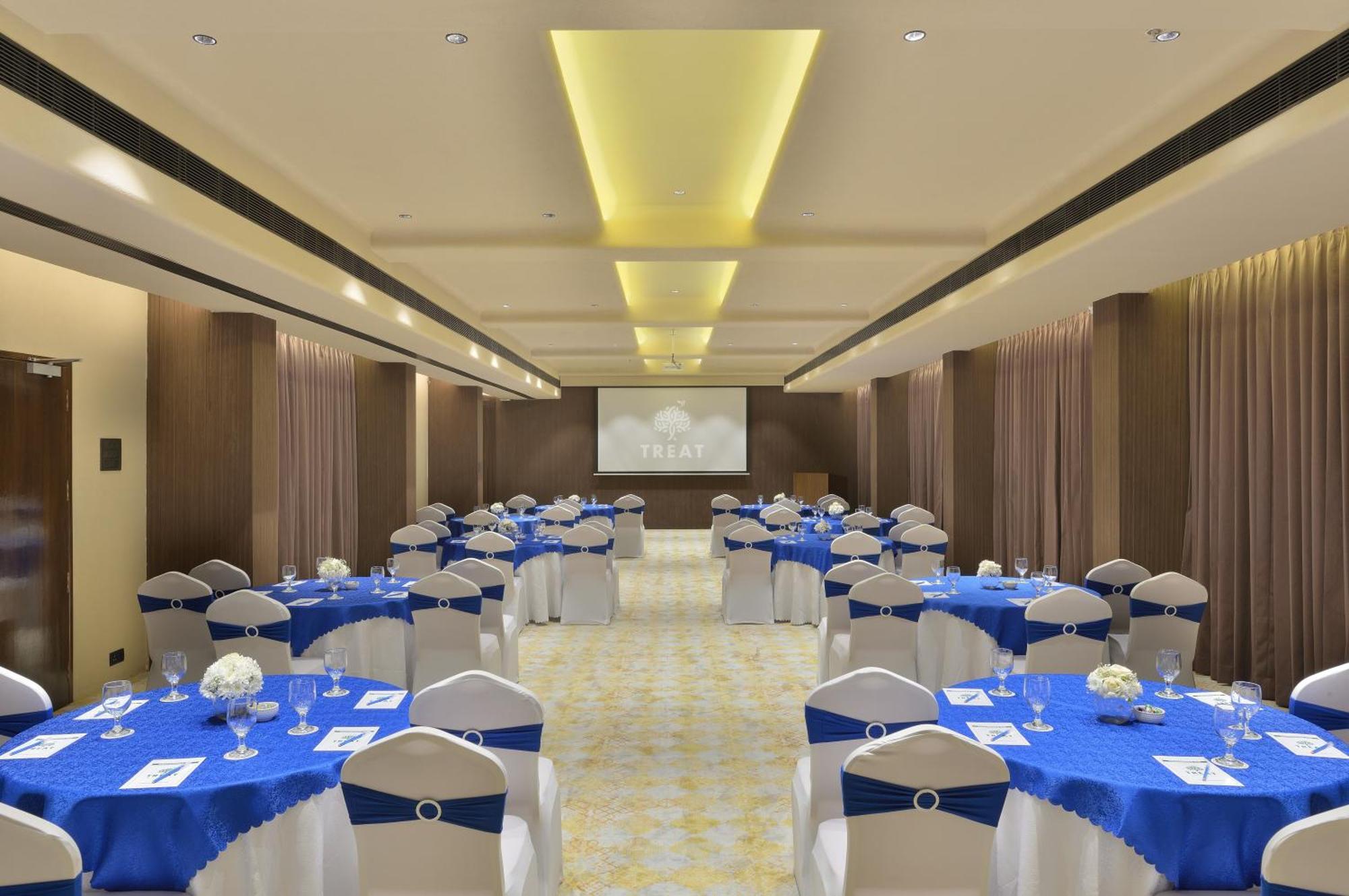 Urbane By Treat Daman Hotel Buitenkant foto